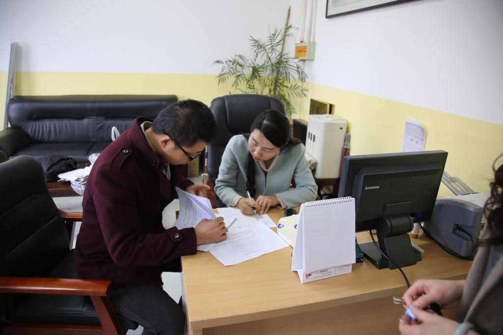 潘灵刚与王小梅计票